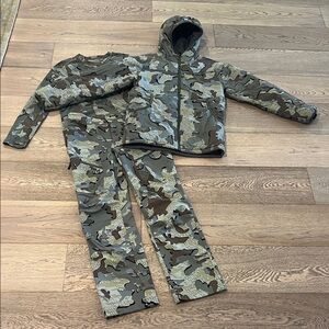 Kuiu youth size large hunting set, performance shirt, pants and jacket.